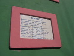 Il "Caminito", la piccola via del quartiere Boca dipinta con colori sgargianti dai marinai italiani, ha ispirato il tango piu' famoso del mondo.