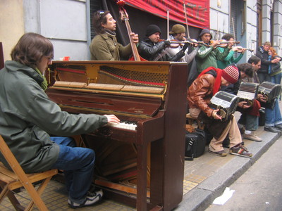 La Orquesta Tipica "Fervor de Buenos Aires", che abbiamo ascoltato prima in una esibizione per strada al mercato di San Telmo, e poi ai campionati mondiali di tango.