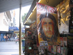 Ogni paese ha i calendari che si merita: da noi ci sono le donne nude, in Argentina il 2008 e' di Che Guevara...
