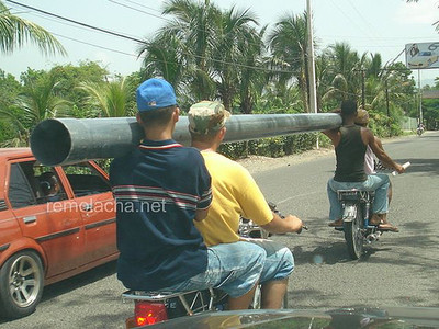 Autotrasporti ecologici e fantasiosi che non intasano le strade come fanno i Tir qui da noi...