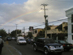 Un arcobaleno dopo un acquazzone tropicale. La foto non rende, dal vivo era davvero bello!!!