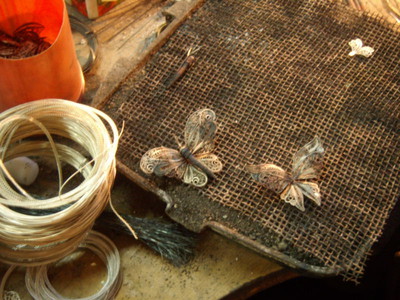 Percorsi d’arte, percorsi di pace. Farfalle in filigrana nella bottega di un artigiano – Prizren. 