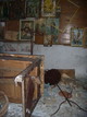 L'interno della chiesetta in totale stato d'abbandono.