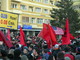 Pristina, domenica 17/02/08 - La folla si accalca davanti al Grand Hotel aspettando l'arrivo di Thaci.