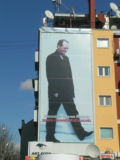 Pristina, Kossovo domenica 17/2/08 Via Nena Tereza -L'ex presidente Ibrahim Rugova, scomparso nel 2006 resta un'icona per il popolo albanese ed il "simbolo dell'indipendenza del Kossovo". 