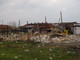 Cumuli di rifiuti a ridosso delle abitazioni dei rom a Koloni, Gjakova. 