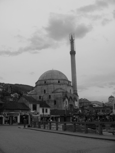 Prizren, Kossovo. La moschea di Sinan Pasha in fase di restauro con i contributi della Turchia.