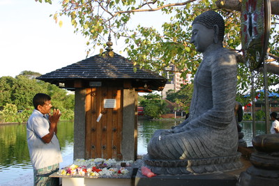 Colombo, Sri Lanka. Buddisti: 69%. Foto di Cinzia Penati e Valentina Ferraboschi, 2008.
