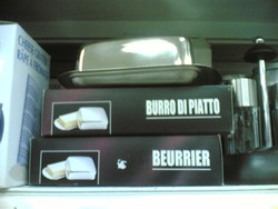 Vuoi un prodotto italiano garantito? Comprati un bel "Burro di Piatto"! (vedi che succede a fare i taccagni con le traduzioni?)