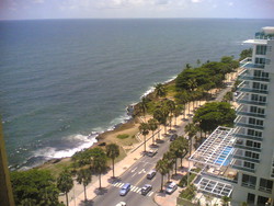 Il lungomare visto dalla terrazza di un hotel dove ho installato una piccola rete locale per il summit Europa - America Latina e Caraibi