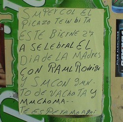 La superdrogheria "El Picazo" ti invita questo venerdi' 27 a festeggiare la festa della mamma con Raul Rodriguez e il suo complesso di Bachata e molto altro. Ti aspettiamo qui. --- (Fate leggere questo cartello a chiunque parli spagnolo e lo vedrete ridere immediatamente)
