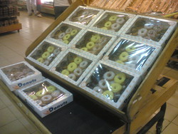 Nei supermercati dominicani a volte spunta un tripudio di Donuts da fare invidia a Homer Simpson